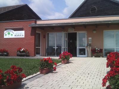 0facade1.JPG