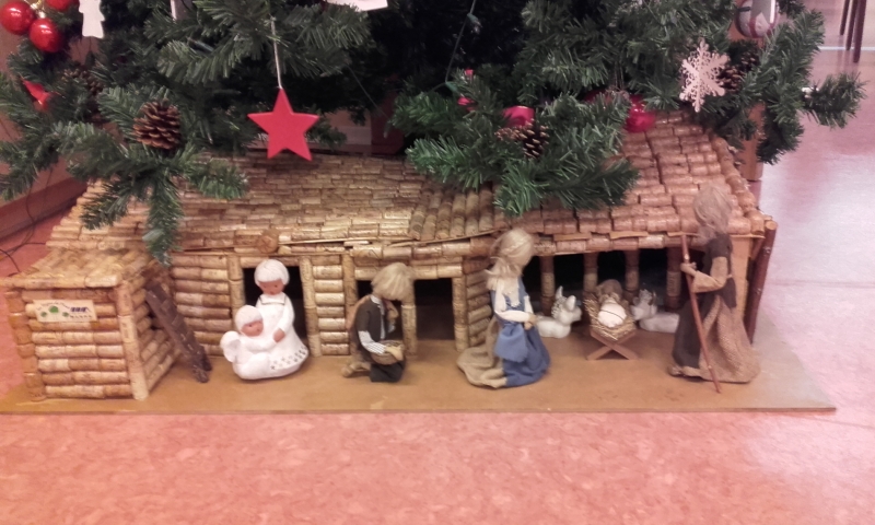 NOEL : sous le sapin : la crêche